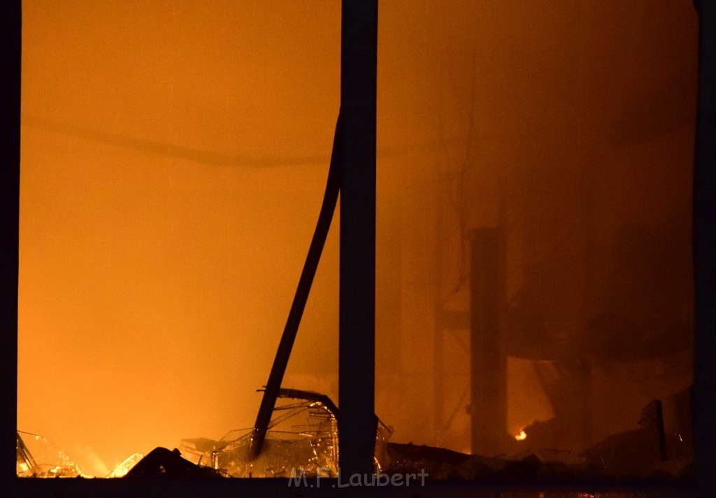 Grossbrand Halle Troisdorf Kriegsdorf Junkersring P519.JPG - Miklos Laubert